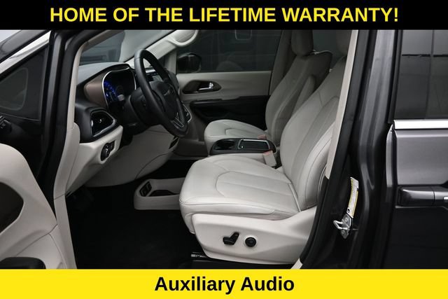 Used 2018 Chrysler Pacifica Touring-L Plus FWD image 14