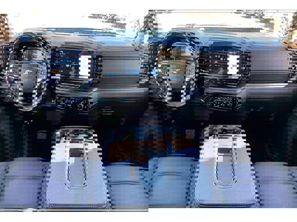 Used 2025 Chevrolet Silverado 3500 LTZ image 17