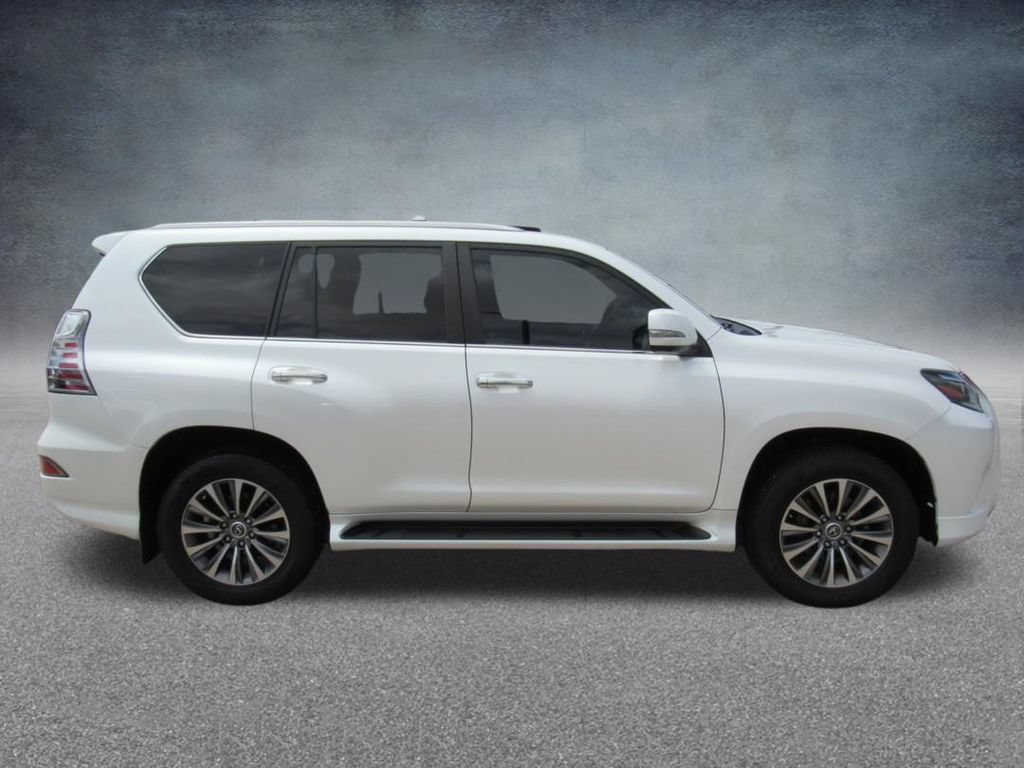 Used 2023 Lexus GX 460 Luxury w/ Accessory Package AWD/4WD image 8