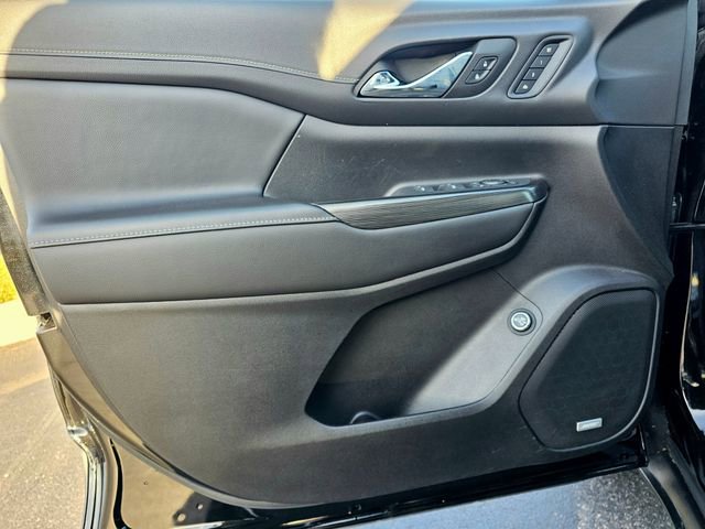 Used 2023 GMC Acadia SLT w/ Technology Package image 22