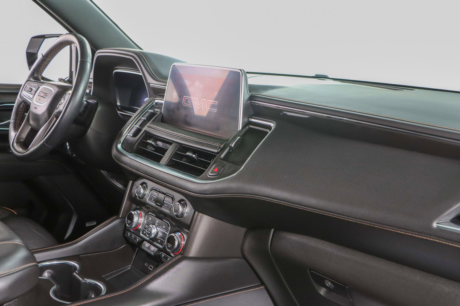 Used 2022 GMC Yukon AT4 image 30