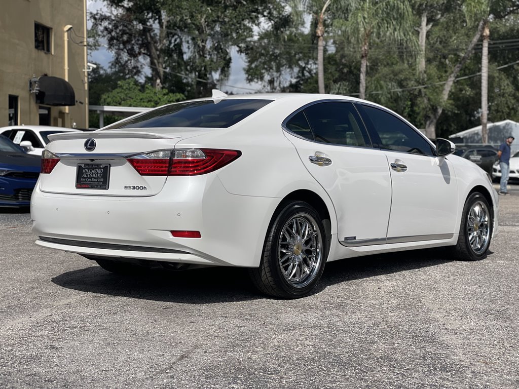 Used 2015 Lexus ES 300h w/ Navigation System Package FWD image 13