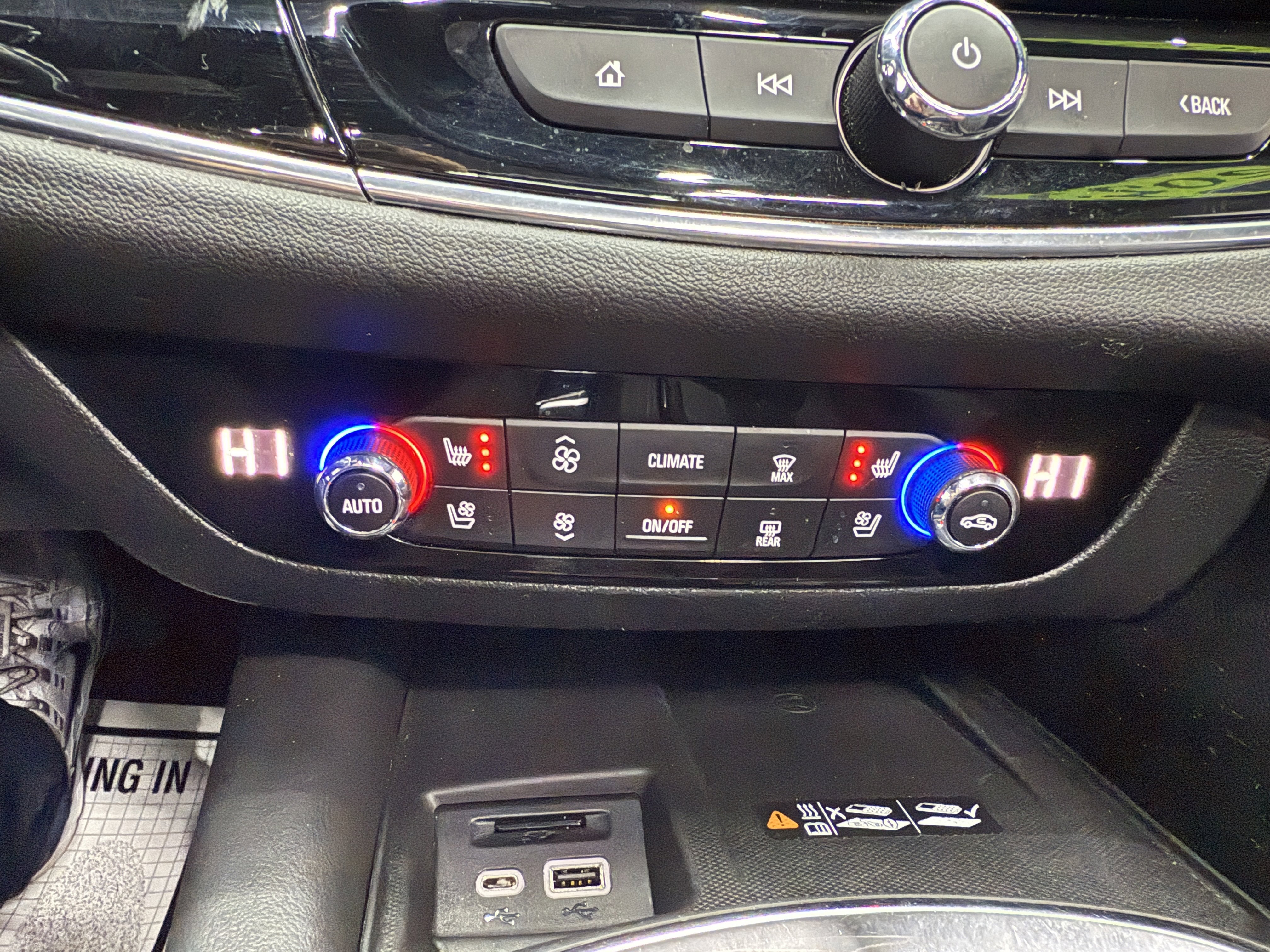 Used 2023 Buick Enclave Avenir image 23