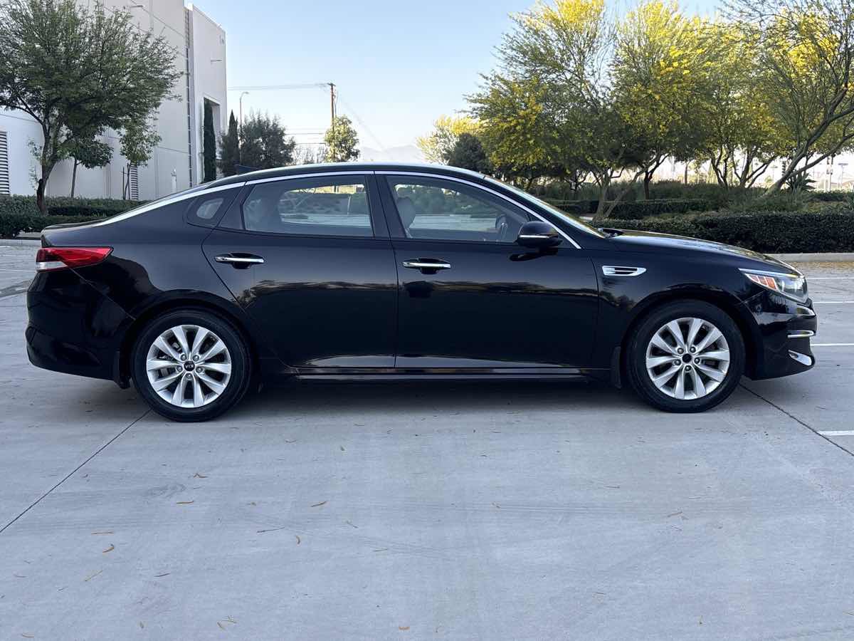 Used 2016 Kia Optima EX image 2