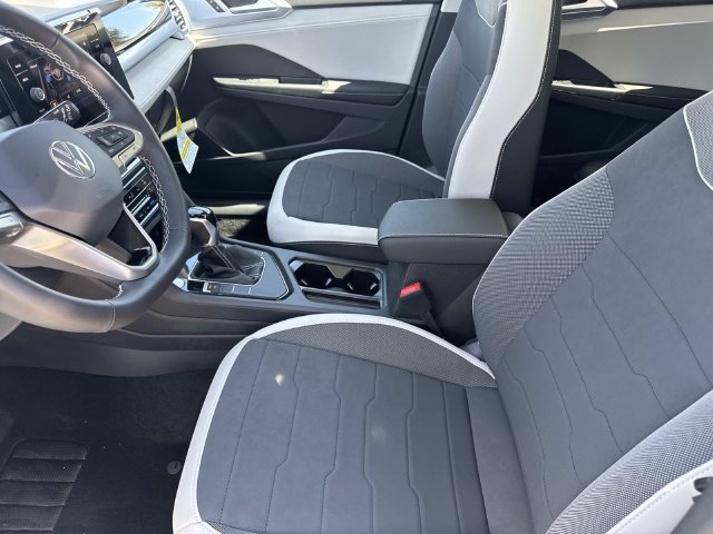 New 2026 Volkswagen Taos SE FWD image 24