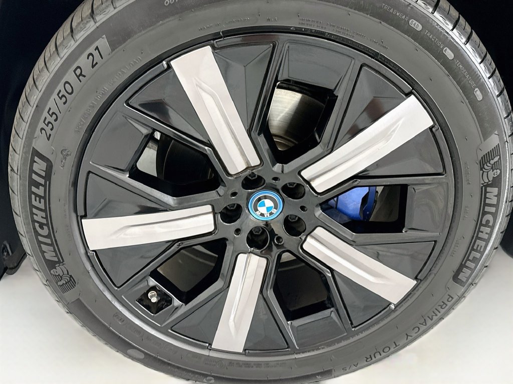 Certified 2024 BMW iX xDrive50 w/ Premium Package AWD/4WD image 28