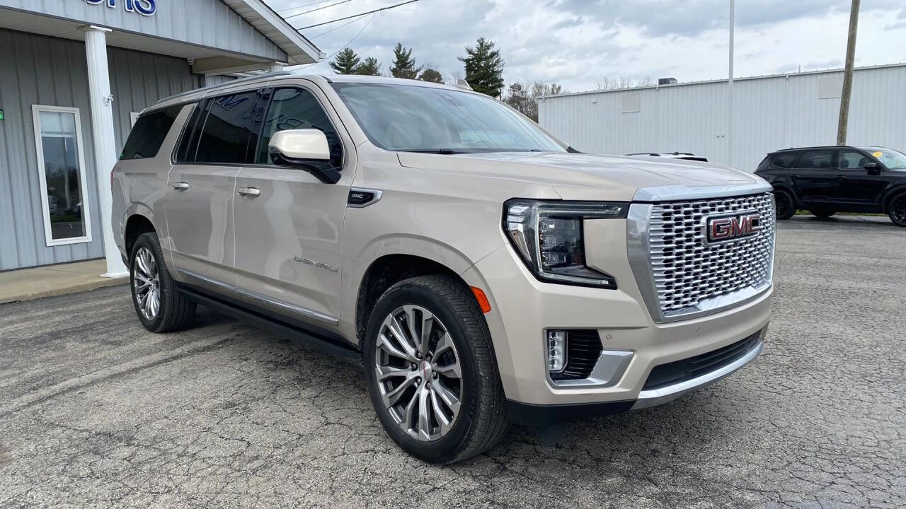 Used 2021 GMC Yukon XL Denali w/ Denali Premium Package image 9