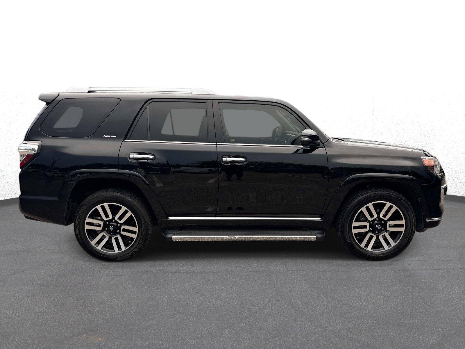 Used 2017 Toyota 4Runner Limited AWD/4WD image 2