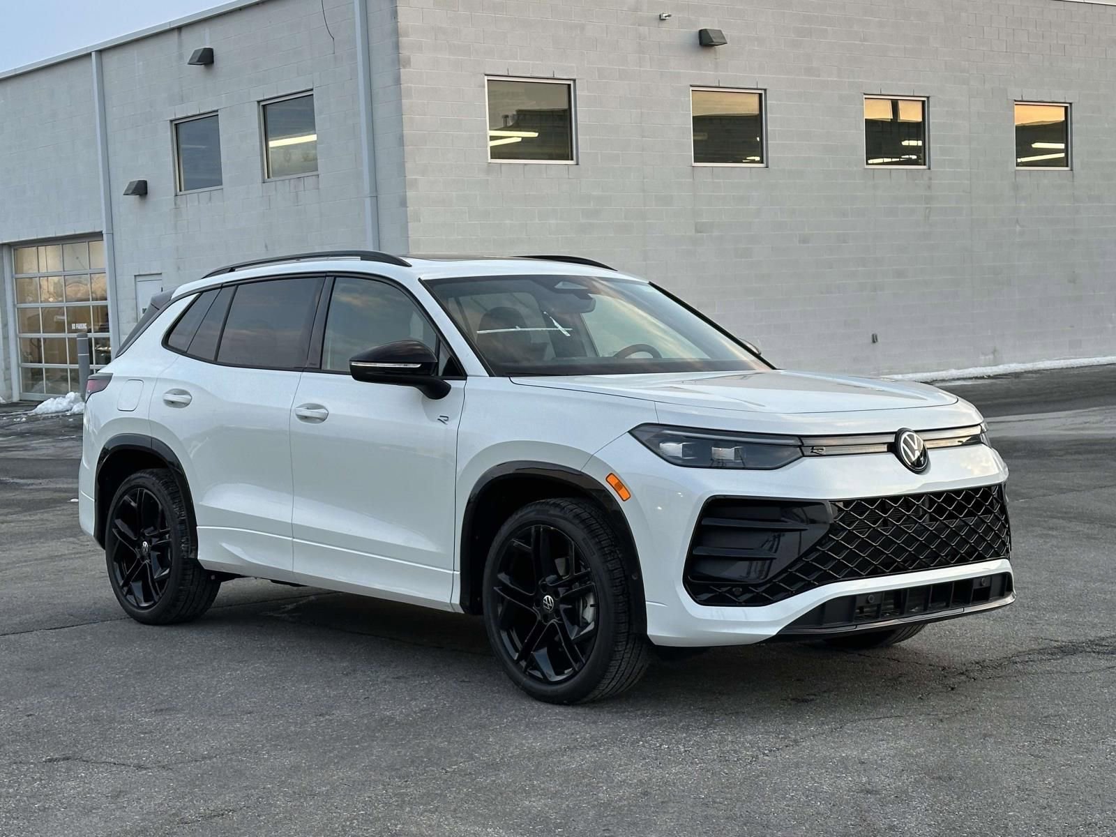 New 2026 Volkswagen Tiguan SE R-Line image 8