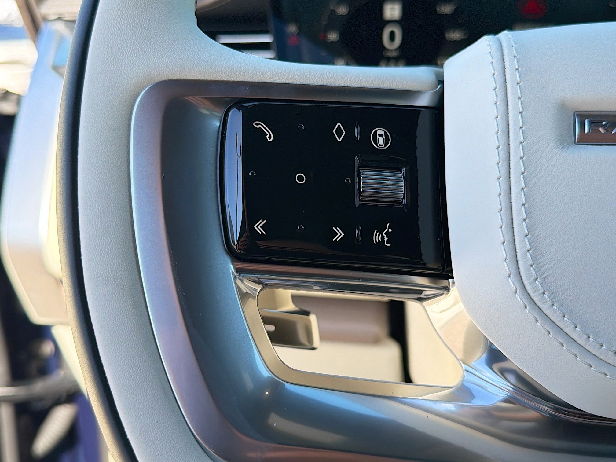 New 2026 Land Rover Range Rover SE image 37