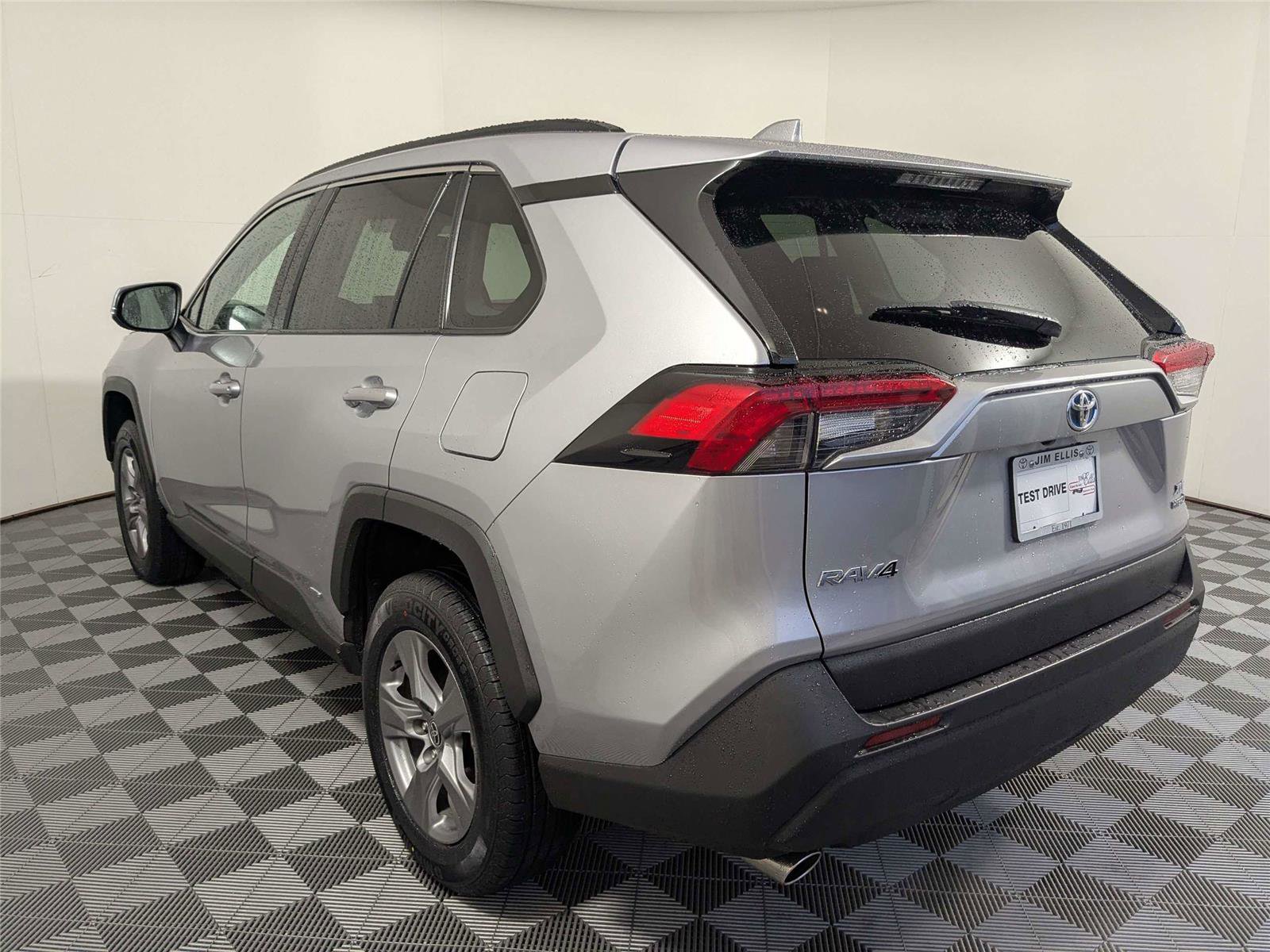 Used 2023 Toyota RAV4 XLE AWD/4WD image 10