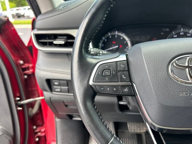 Used 2020 Toyota Highlander XLE AWD/4WD image 23