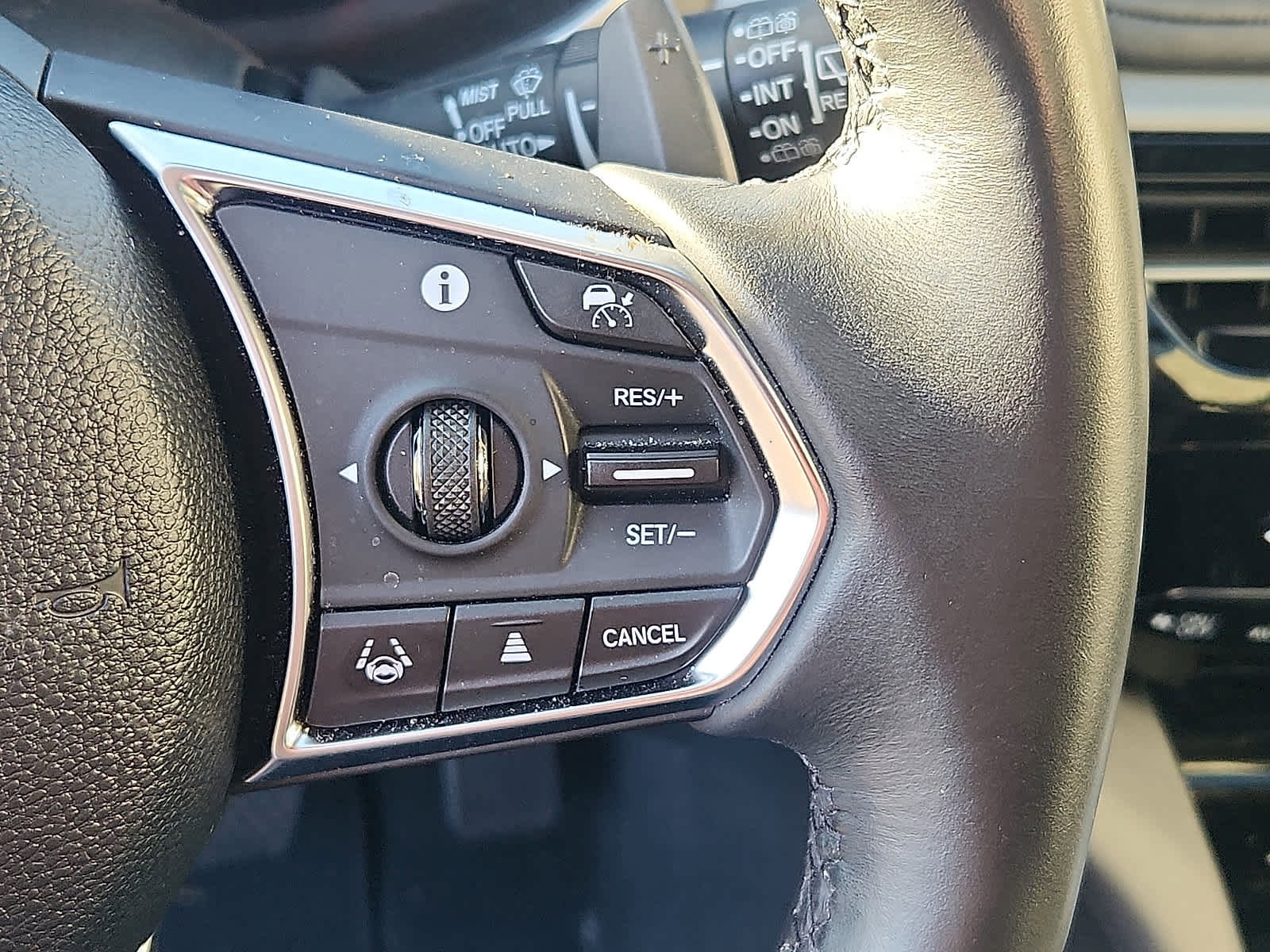 Certified 2025 Acura MDX SH-AWD w/ Technology Package image 25