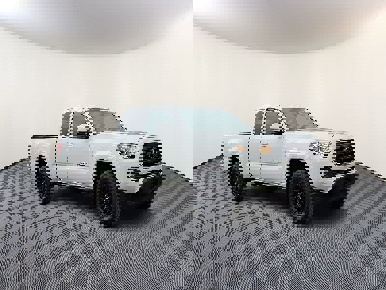 Used 2022 Toyota Tacoma SR5 image 5