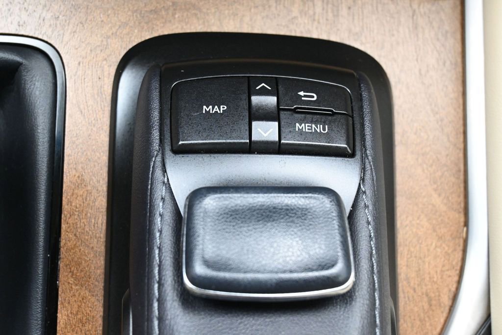 Used 2017 Lexus LX 570 4WD w/ Luxury Package image 28