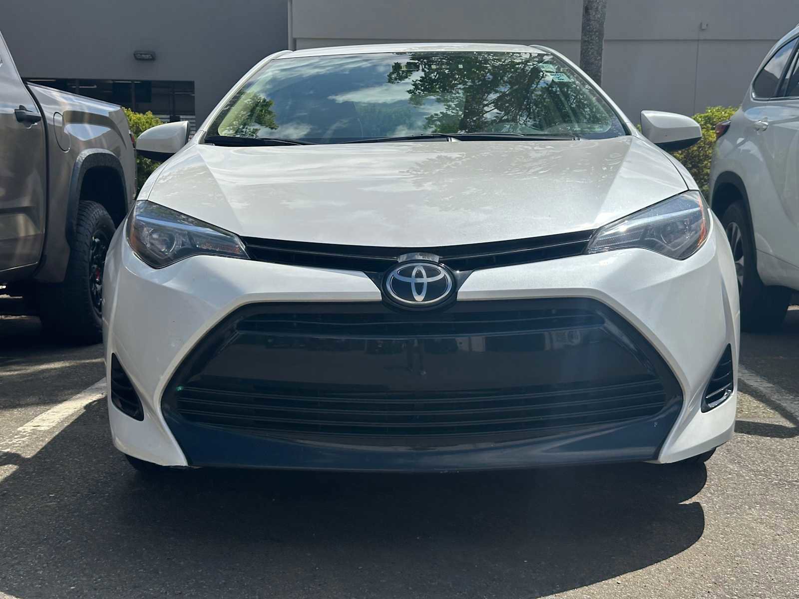 Used 2017 Toyota Corolla LE w/ Carpet Mat Package (TMS) FWD image 2