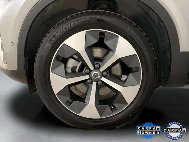 Used 2025 Volvo XC40 B5 Plus image 29