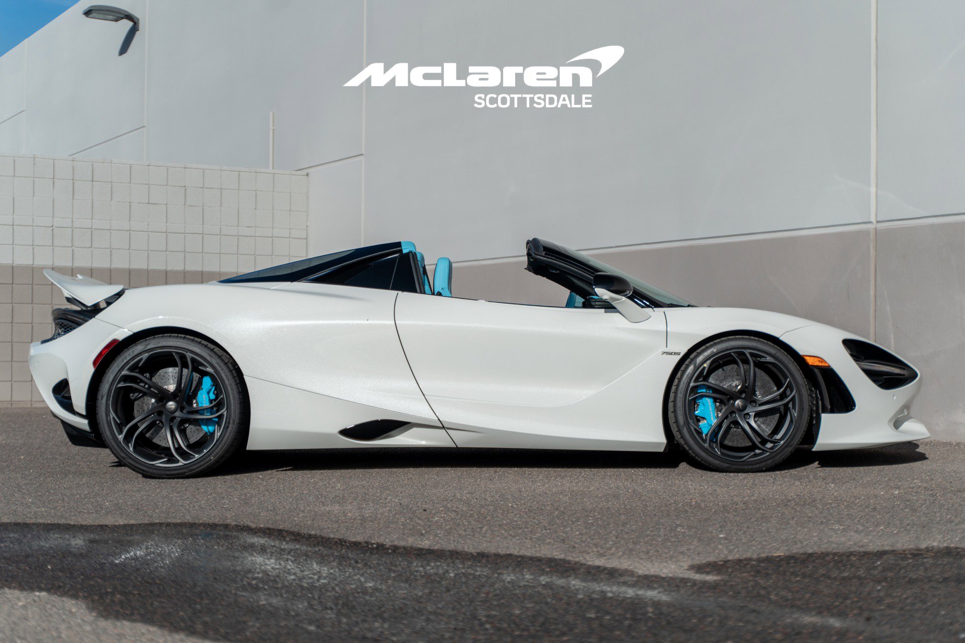Used 2026 McLaren 750S Spider RWD image 8