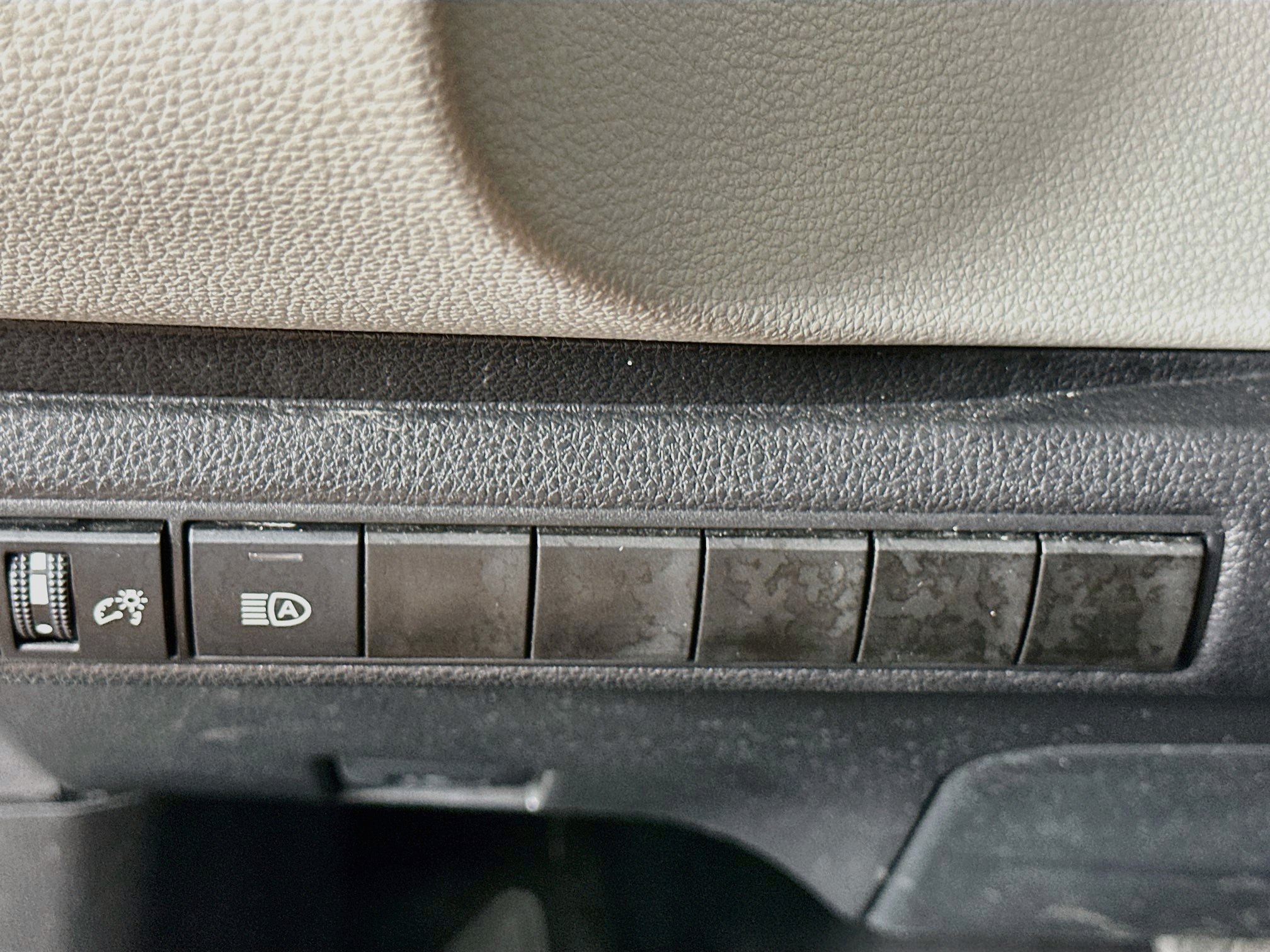 Used 2025 Toyota Corolla LE FWD image 16