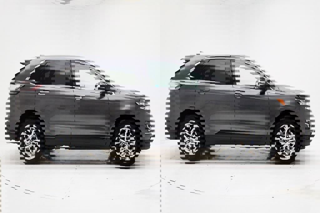 Used 2016 Ford Edge Titanium AWD/4WD image 3