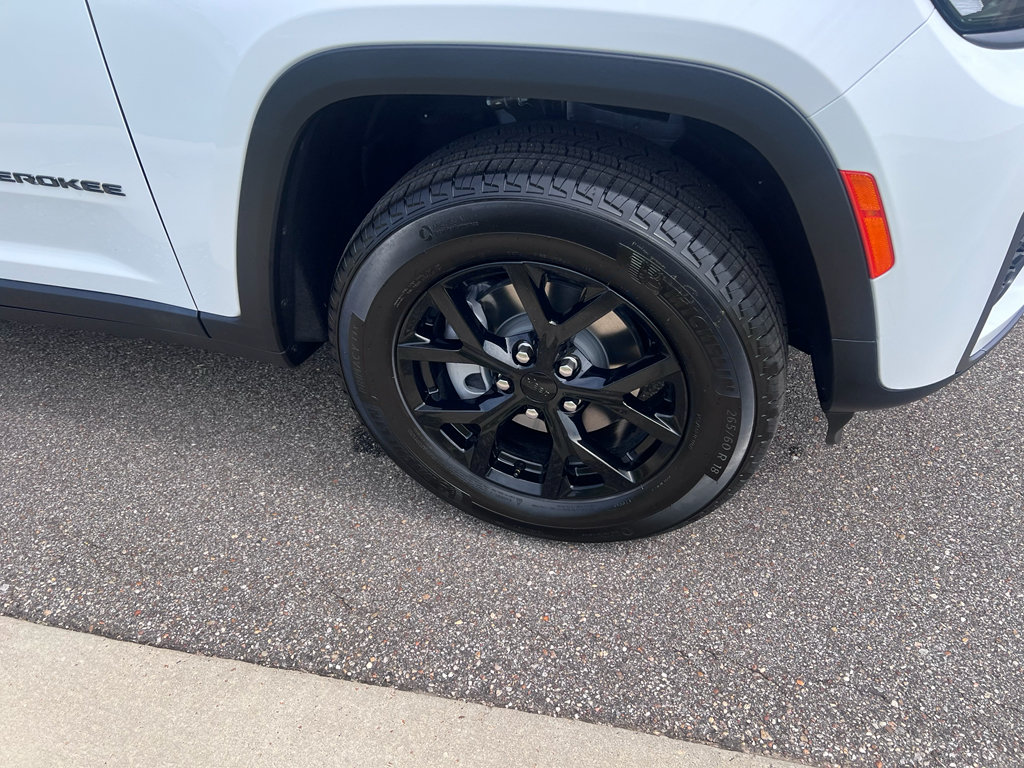 New 2026 Jeep Grand Cherokee Altitude AWD/4WD image 10