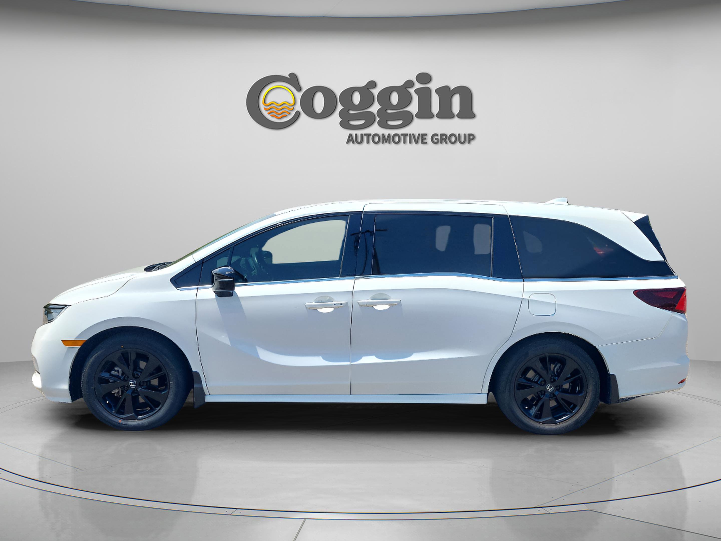 Used 2023 Honda Odyssey Sport image 2