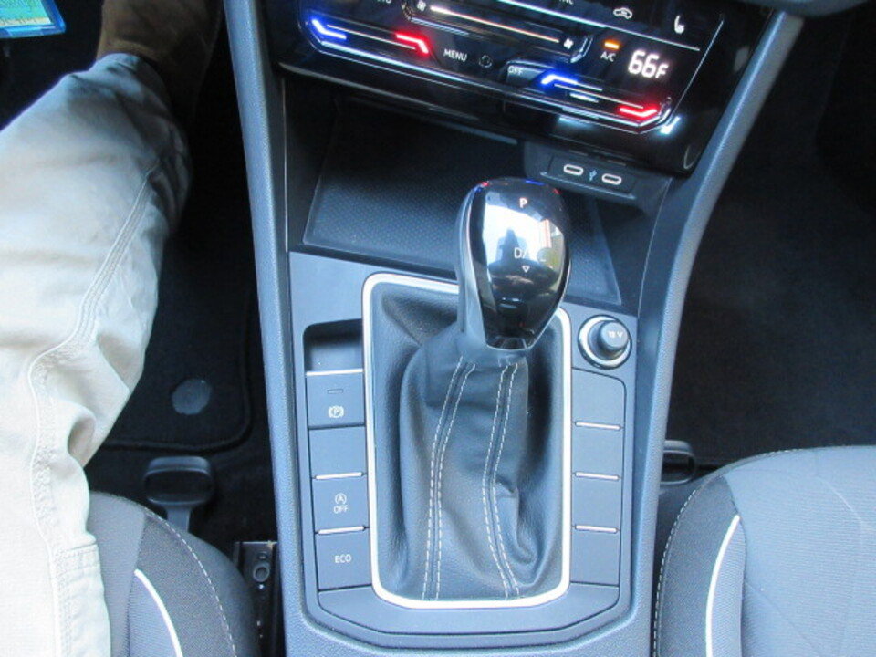 Used 2025 Volkswagen Jetta Sport image 23