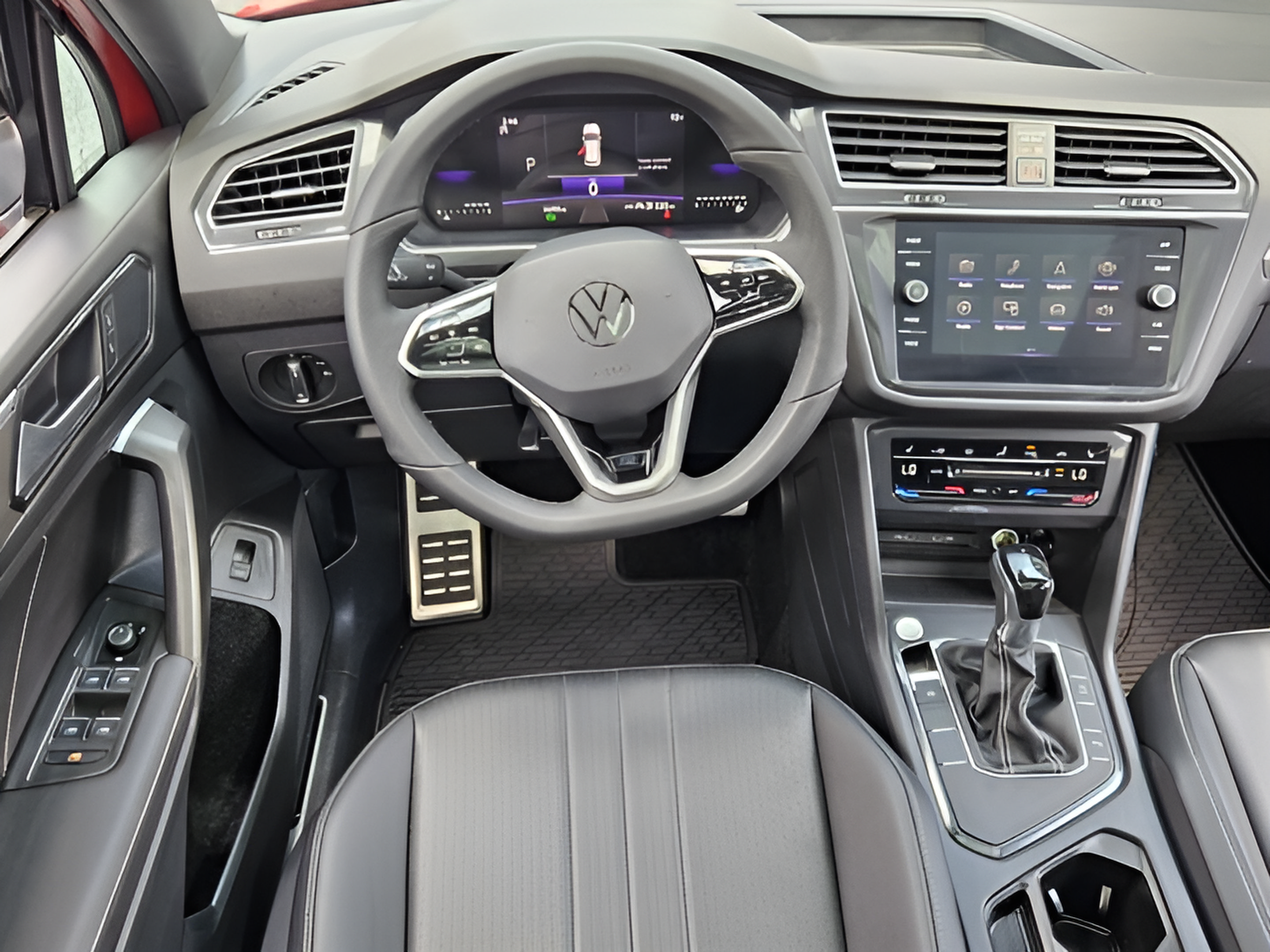 Used 2024 Volkswagen Tiguan SE R-Line FWD image 11
