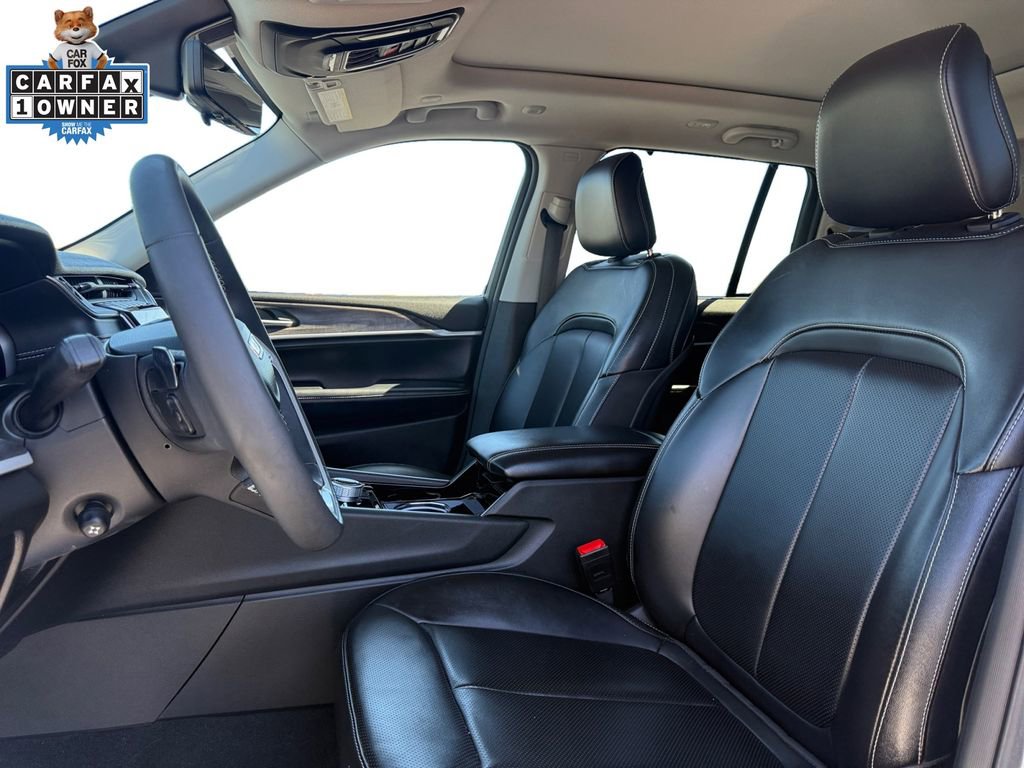 Used 2023 Jeep Grand Cherokee Limited w/ Luxury Tech Group II AWD/4WD image 9