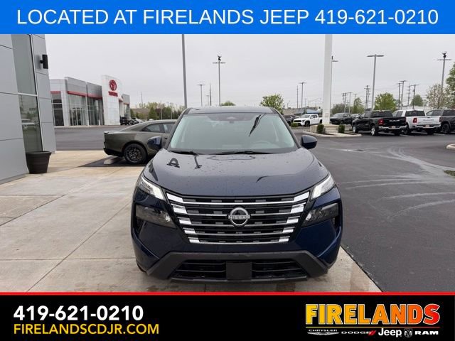 Used 2025 Nissan Rogue SV FWD image 16