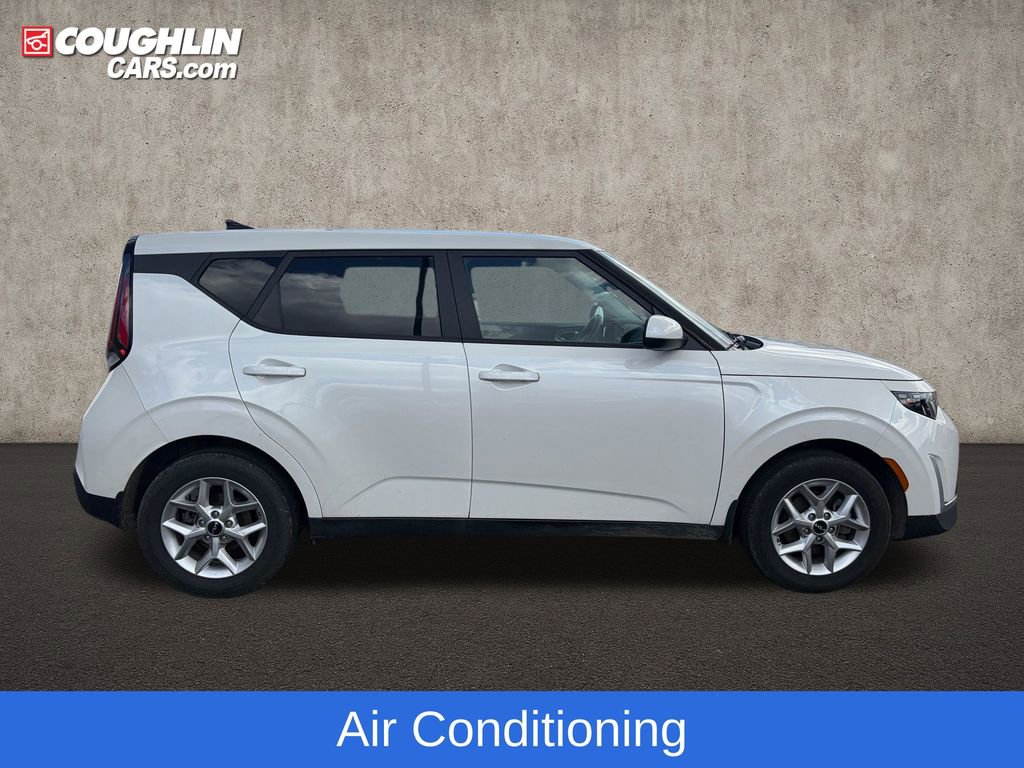 Used 2023 Kia Soul LX w/ LX Technology Package image 9