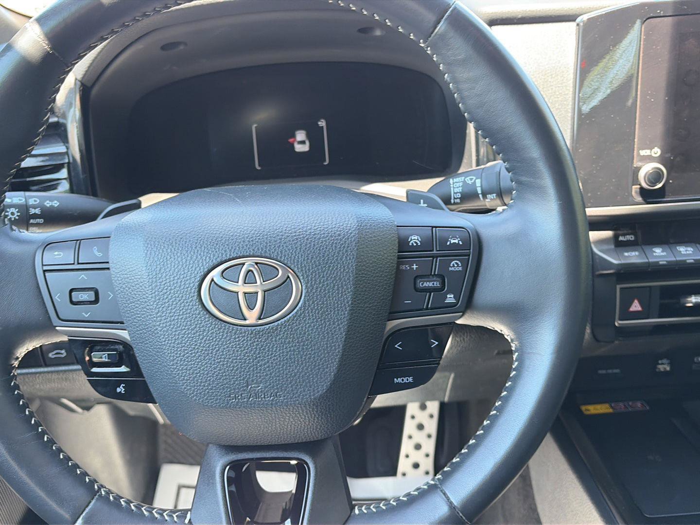 Used 2025 Toyota Camry SE FWD image 11