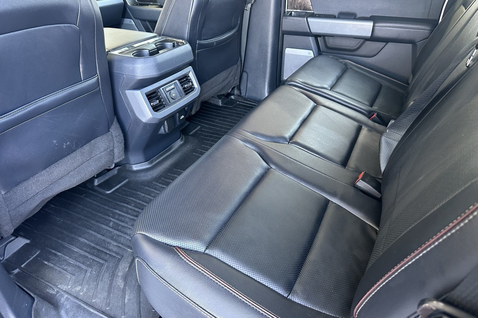 Used 2023 Ford F250 Lariat w/ Lariat Ultimate Package AWD/4WD image 11