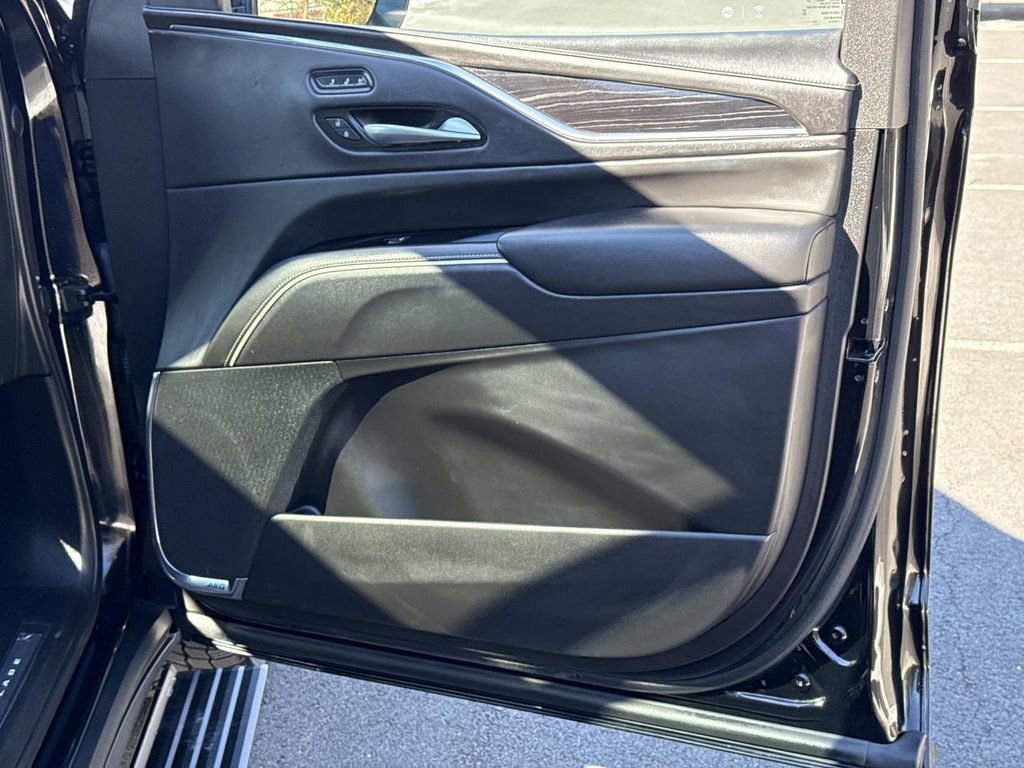 Certified 2023 Cadillac Escalade ESV V w/ LPO, ONYX Package image 8