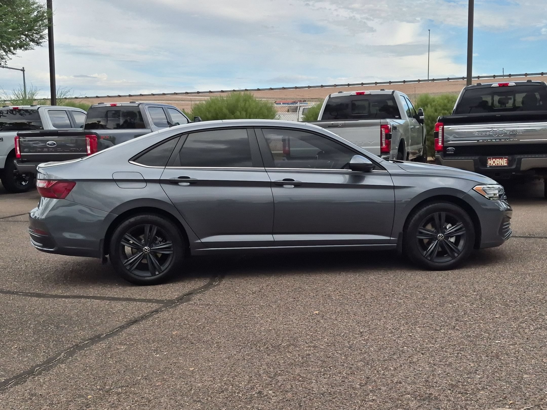 Used 2024 Volkswagen Jetta SE FWD image 4
