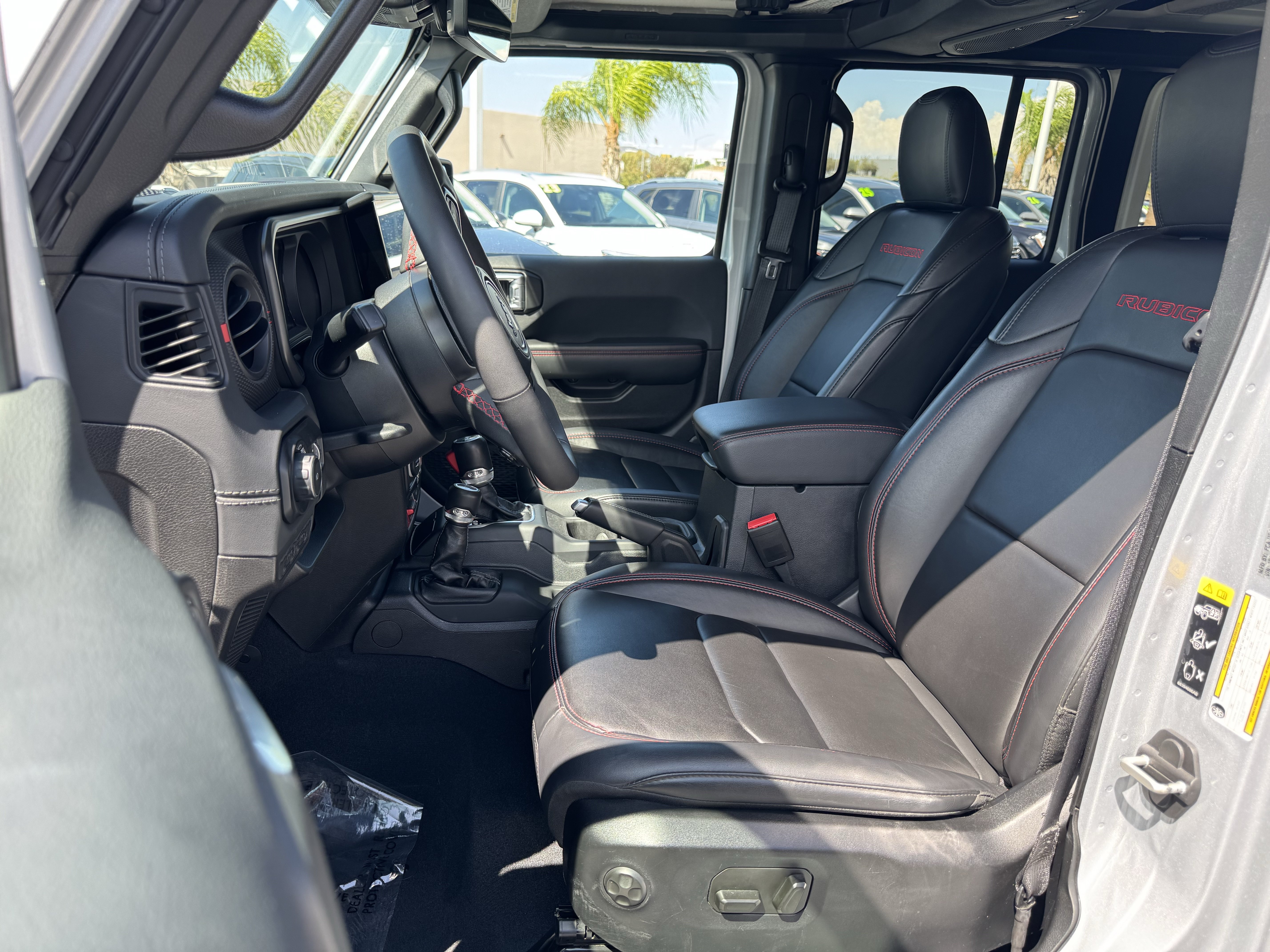 Used 2024 Jeep Wrangler Unlimited Rubicon AWD/4WD image 12