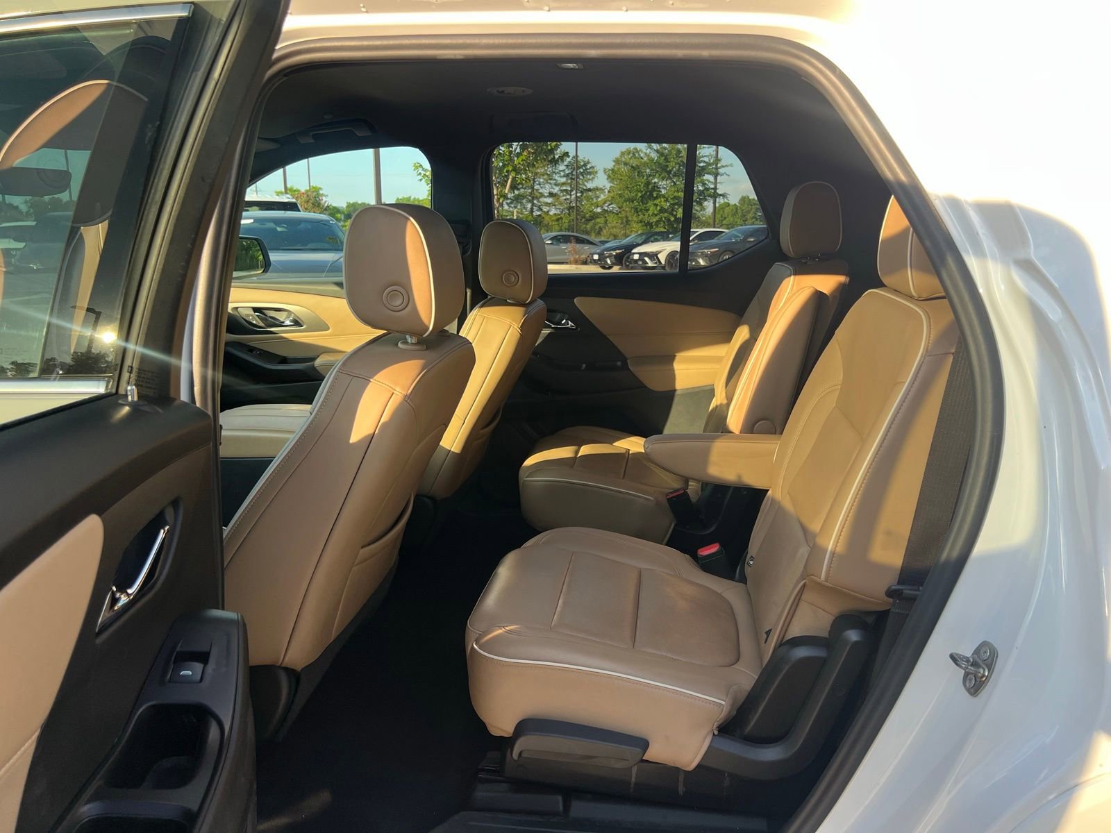Used 2023 Chevrolet Traverse Premier FWD image 18