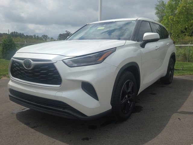 Used 2021 Toyota Highlander L FWD image 2