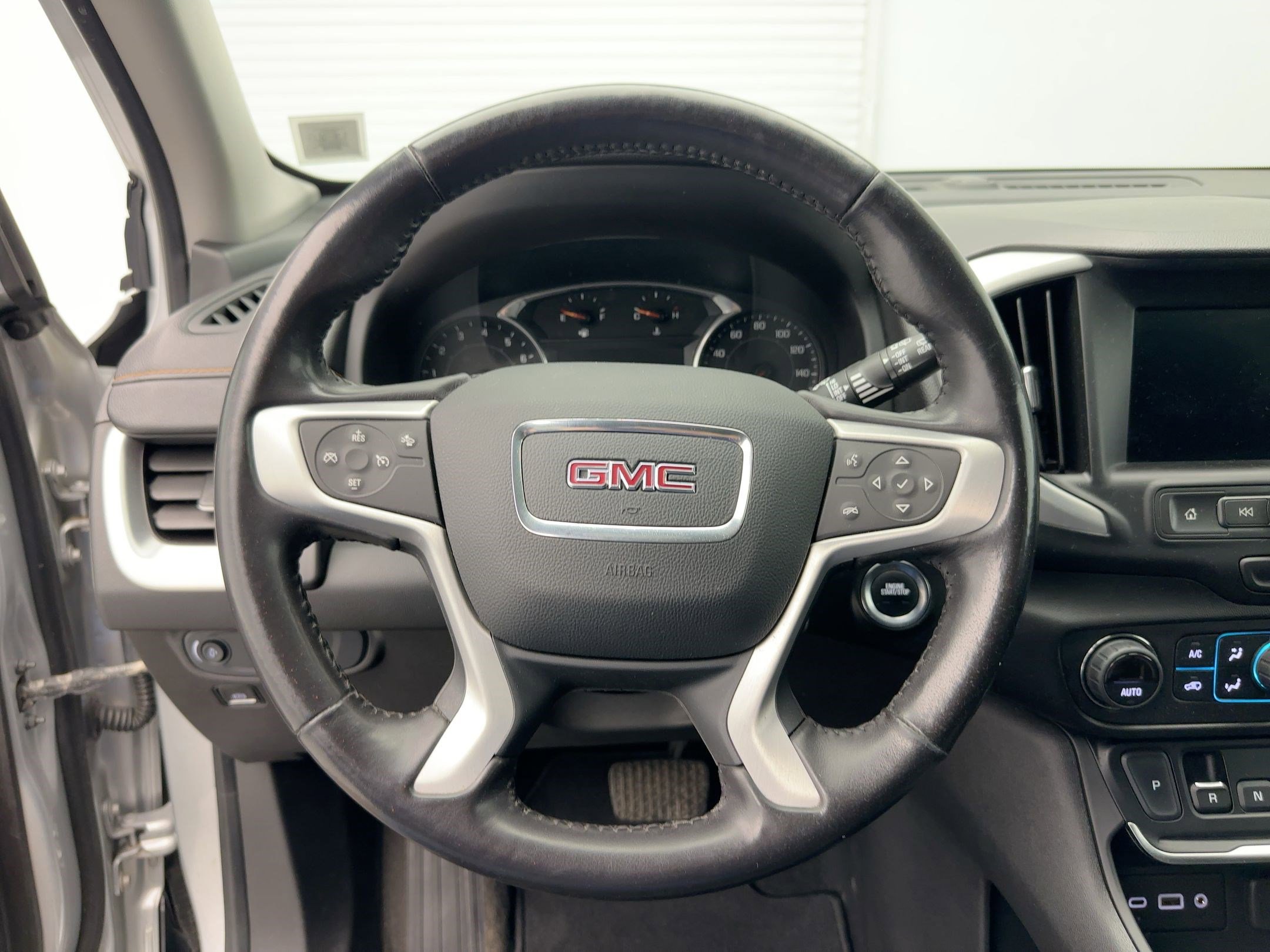 Used 2020 GMC Terrain SLE w/ Driver Convenience Package image 17