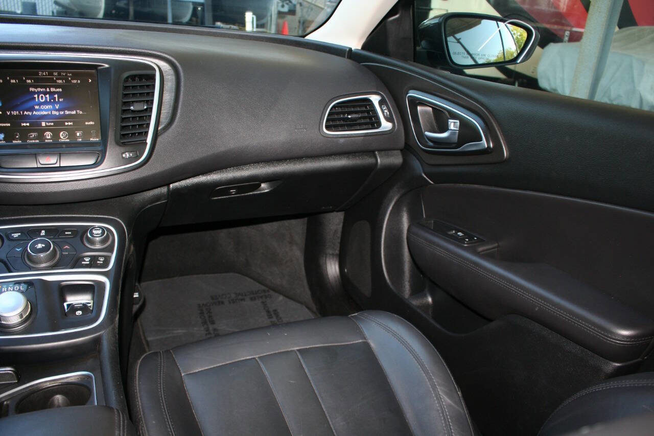 Used 2016 Chrysler 200 Limited Platinum image 18
