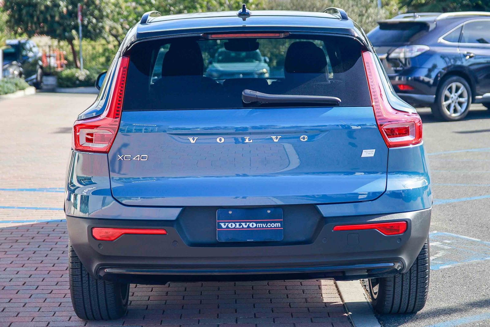 Used 2023 Volvo XC40 Recharge Ultimate w/ Protection Package Premier AWD/4WD image 7