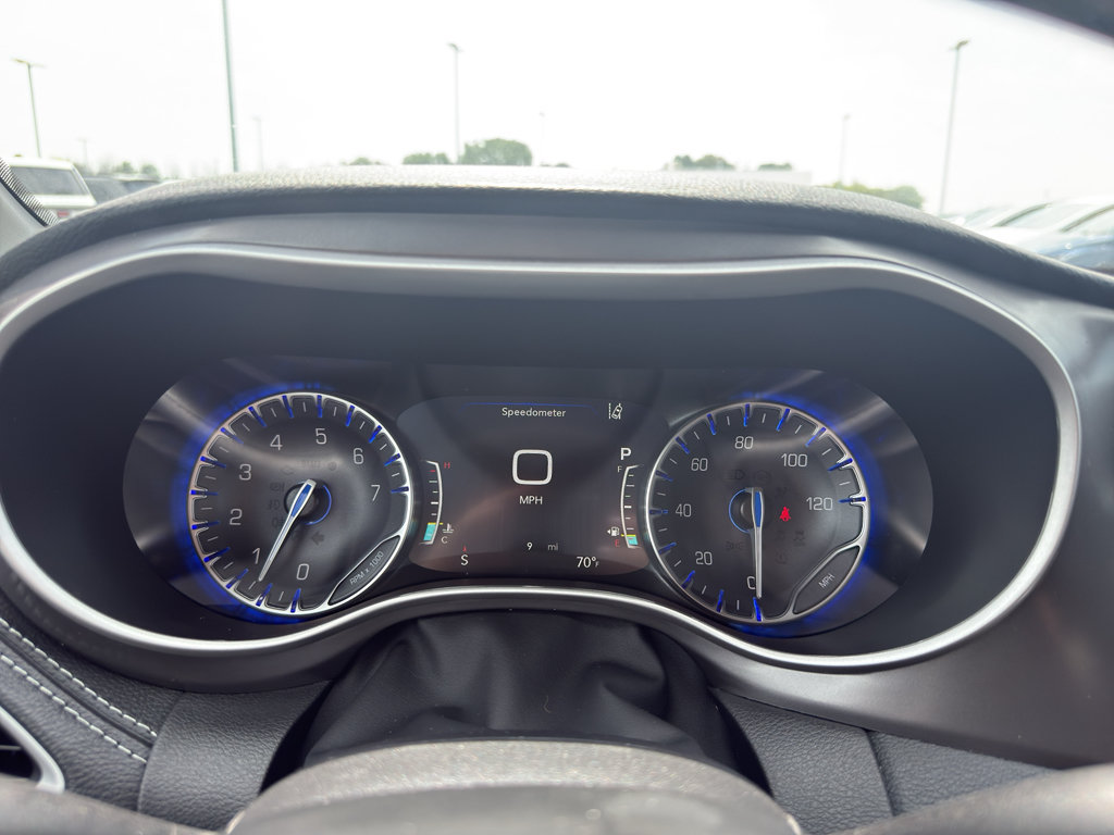 New 2026 Chrysler Pacifica Select FWD image 16