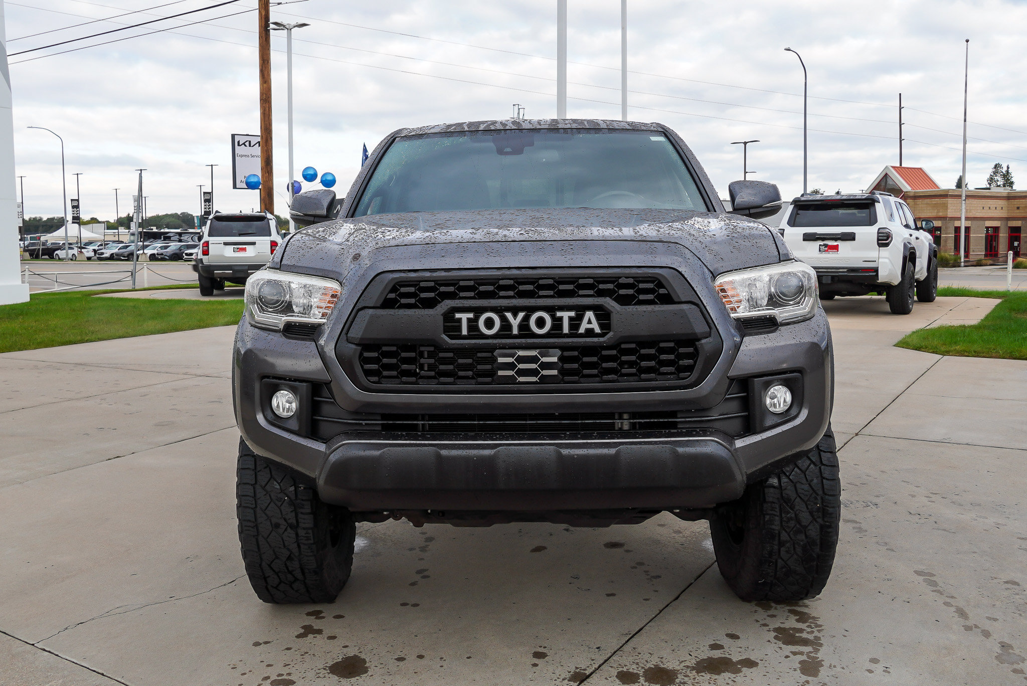 Certified 2019 Toyota Tacoma TRD Off-Road AWD/4WD image 3