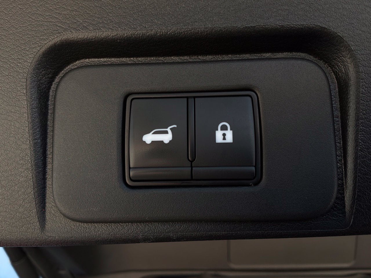 Used 2025 Nissan Rogue SV AWD/4WD image 15