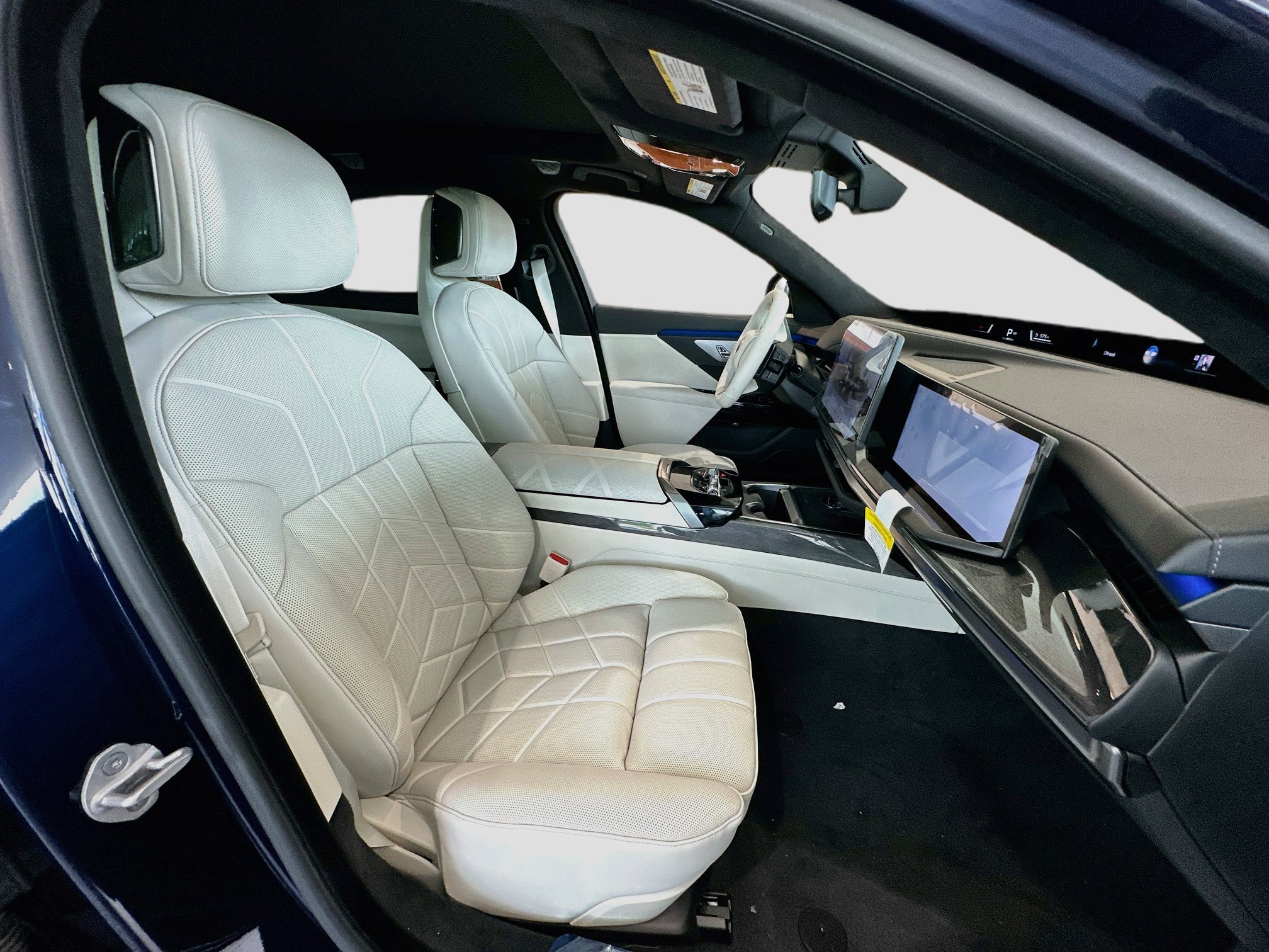 New 2027 BMW 740i w/ Executive Package RWD image 24