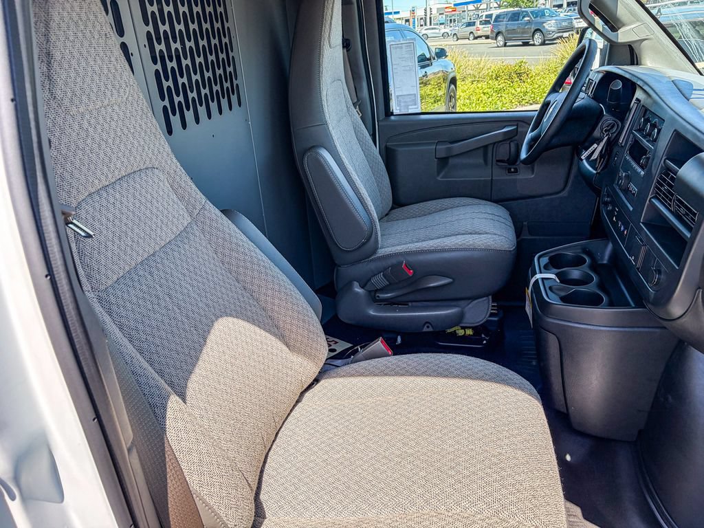 New 2025 Chevrolet Express 3500 w/ Driver Convenience Package RWD image 15