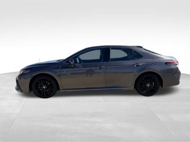 Used 2023 Toyota Camry XSE FWD image 3