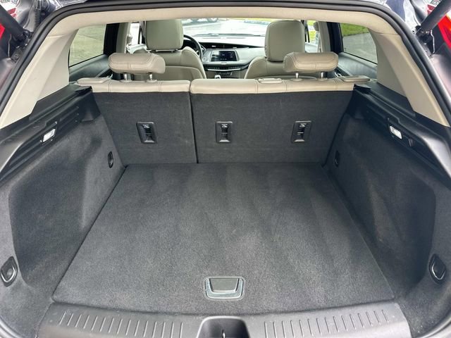 Certified 2022 Cadillac XT4 Luxury w/ Driver Awareness Package FWD image 10