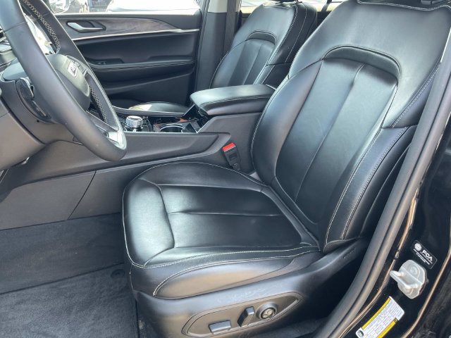 Used 2023 Jeep Grand Cherokee Limited AWD/4WD image 21