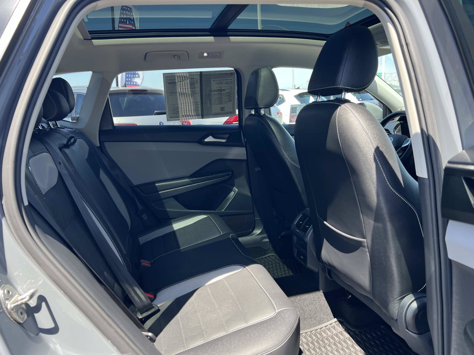 Certified 2022 Volkswagen Taos SEL FWD image 33